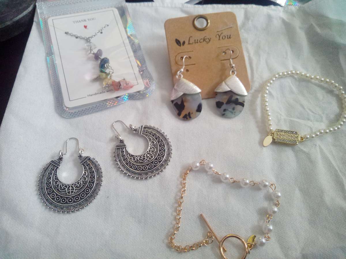 Jewelry 5 piece lot set 5