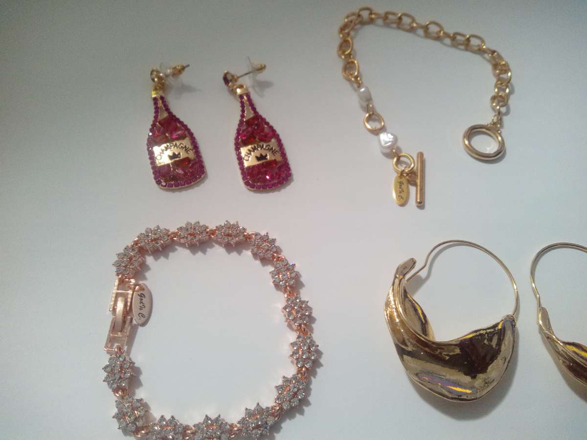 4 piece mixed lot numb 10