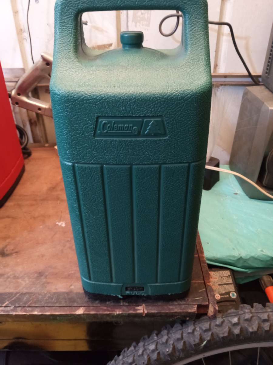 3 vintage Coleman lanterns