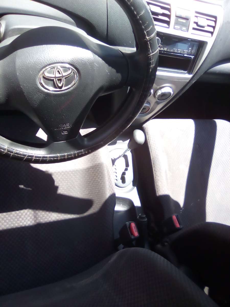 2008 Toyota yaris