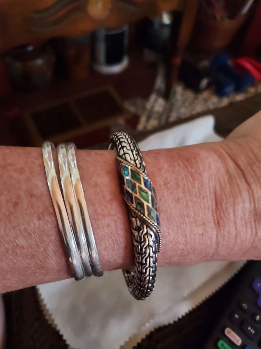 Puka shell inlay hinged cuff of 925 silver solid piece