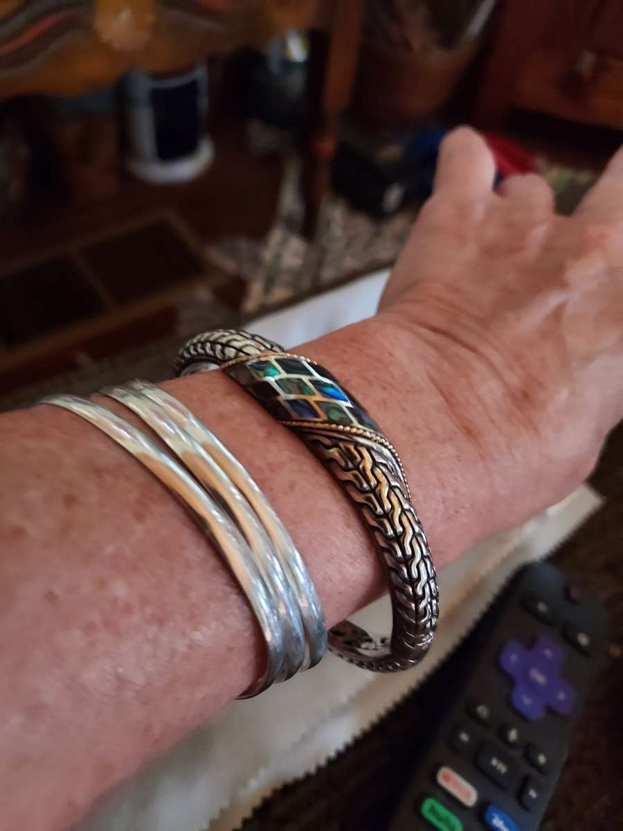 Puka shell inlay hinged cuff of 925 silver solid piece