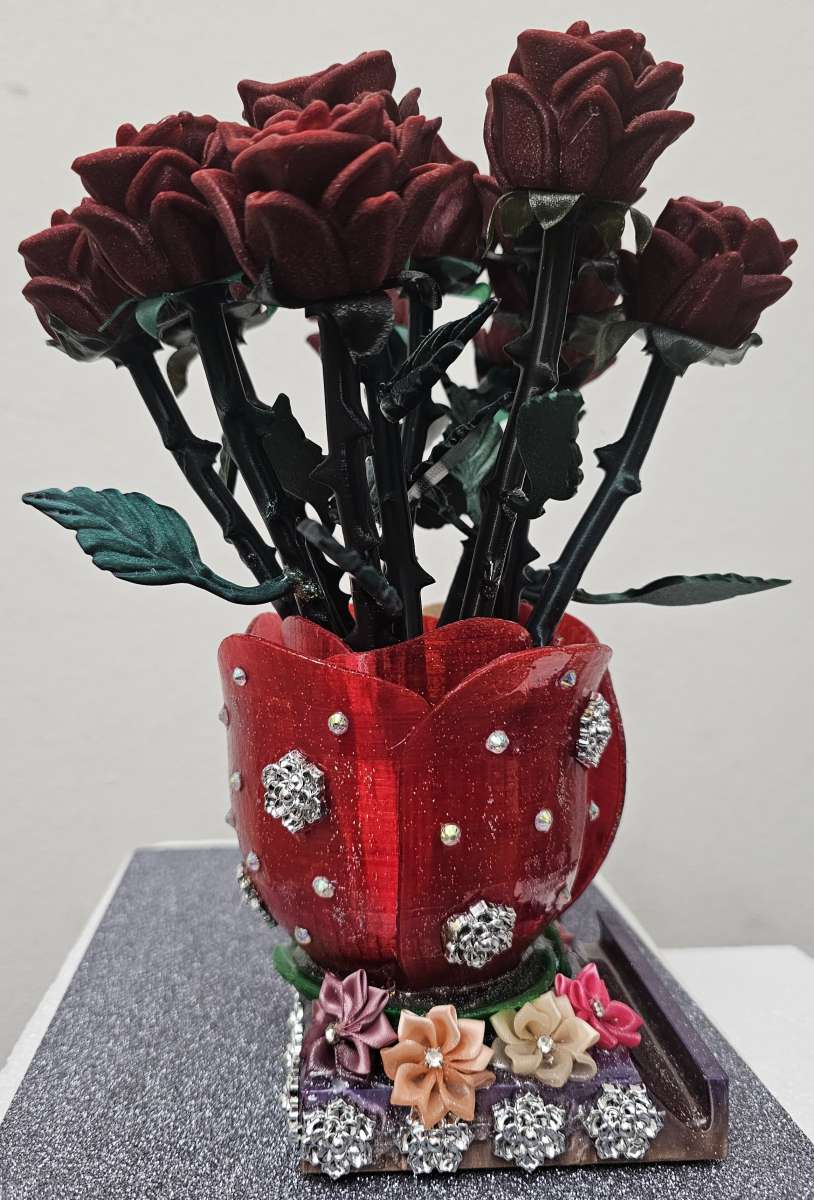 3D printed handmade holder with 3D printed bear