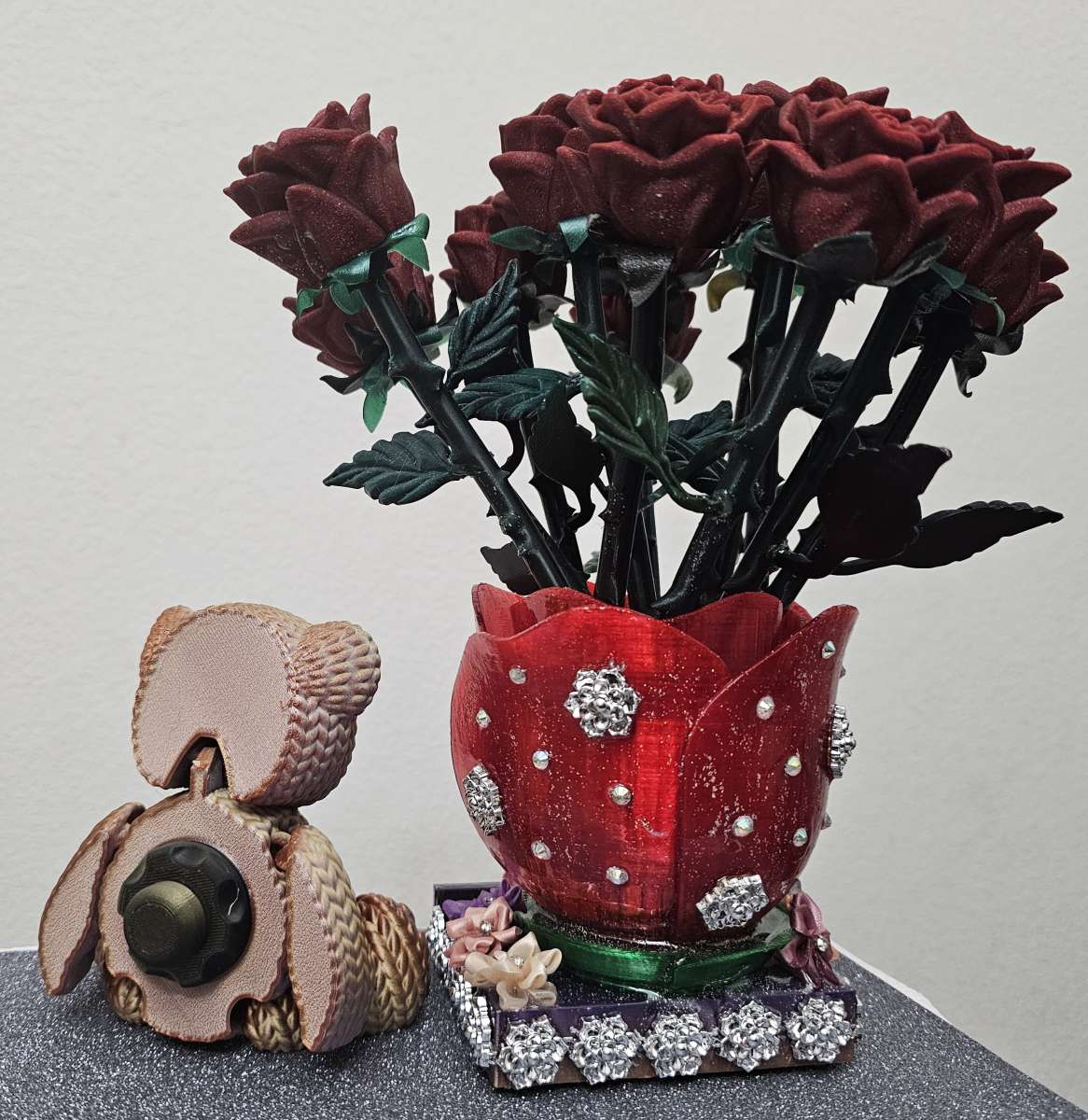 3D printed handmade holder with 3D printed bear