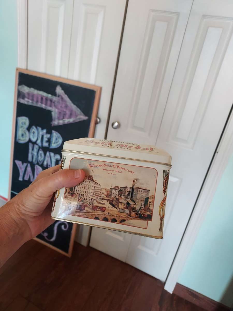 Washburn tin with ORIGINAL RECIPES  extra blank cards of old