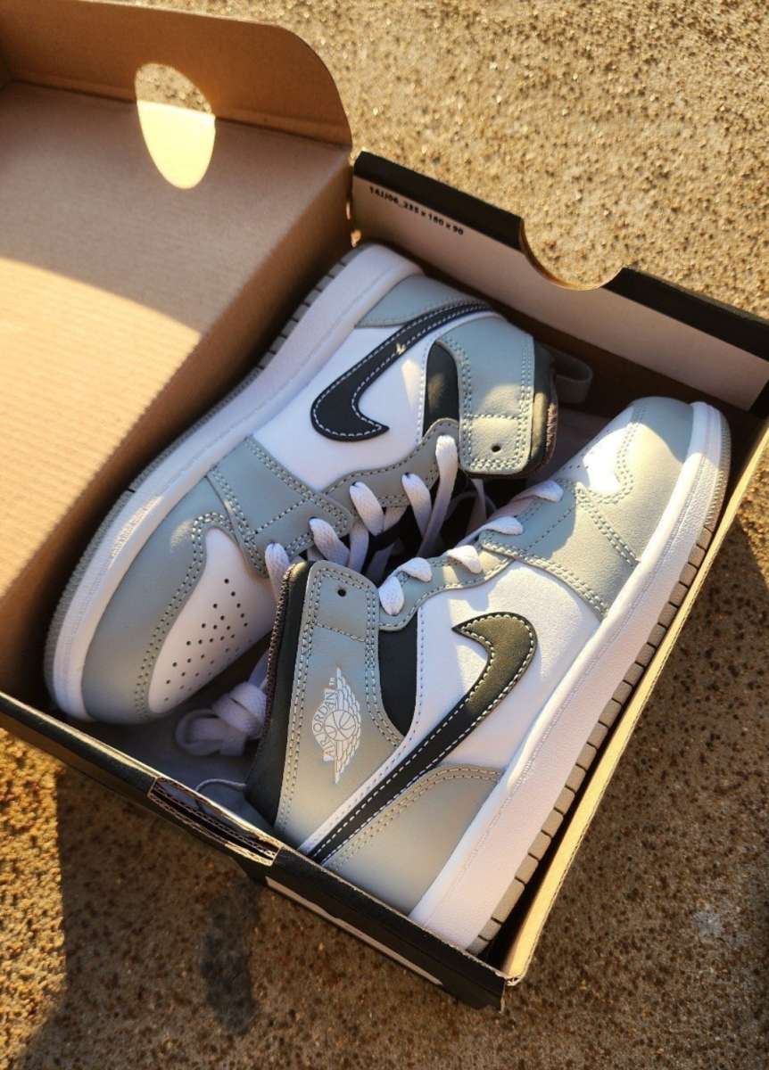 NIKE AIR JORDAN 1 Mid 640734078 White Smoke Grey Sneakers  K