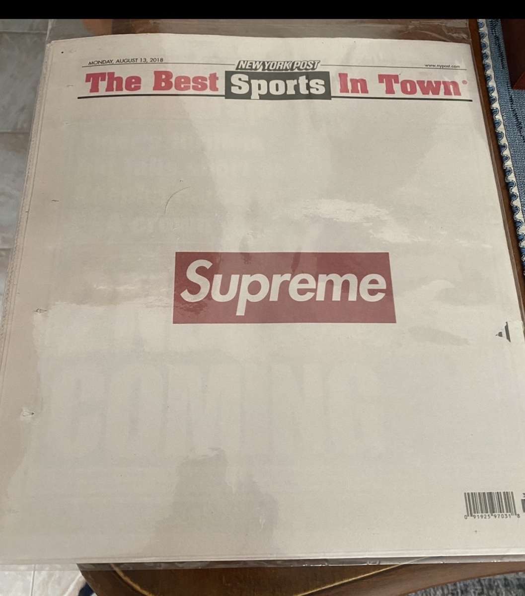 Limited edition supreme Newspaper