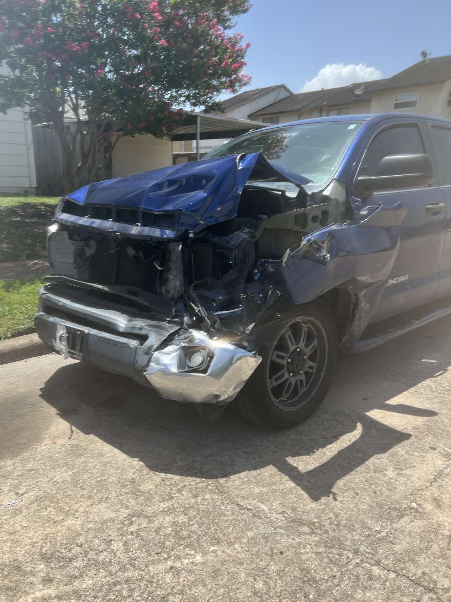 Wrecked  2015 Toyota Tundra SR5