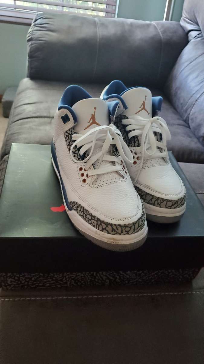 Kids Jordans size 5 JOLIET  PICKUP