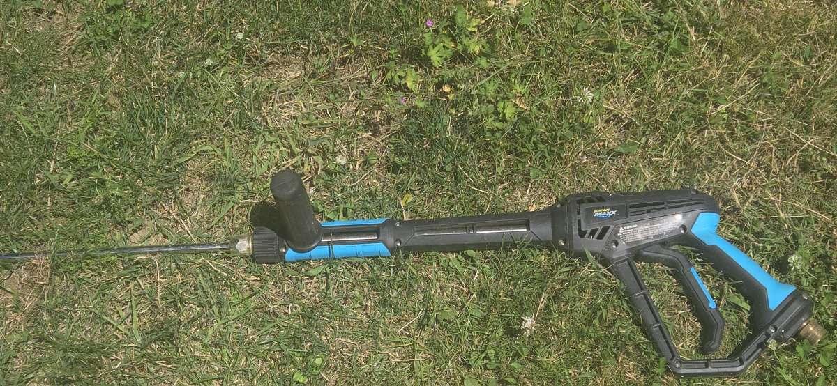 pressure washer wand with bunch of tips