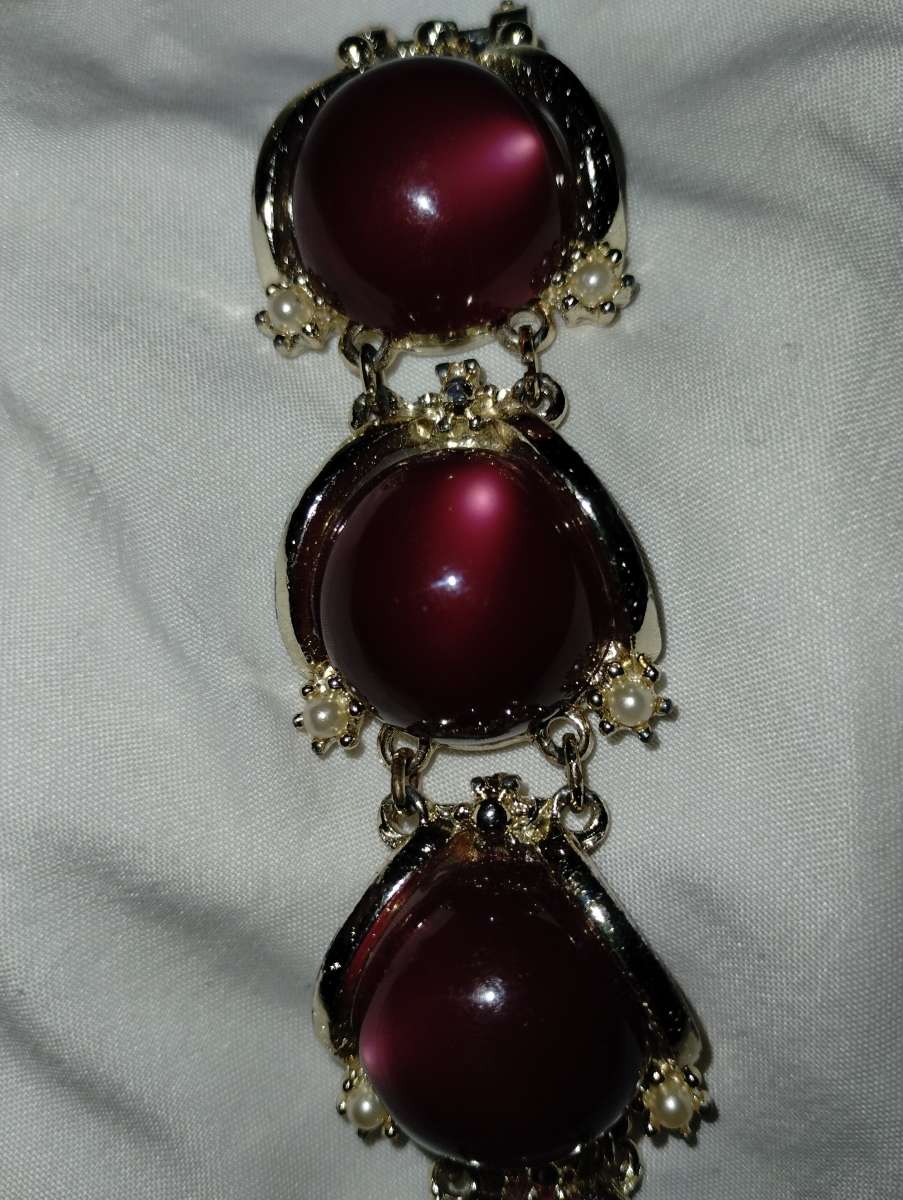gorgeous red stone and gold bracelet