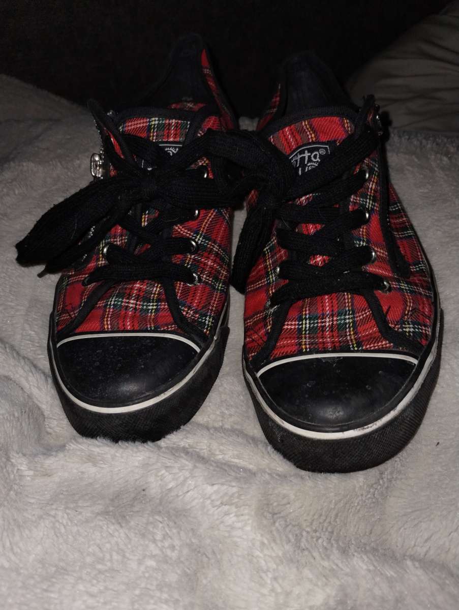 Red and black plaid sneakers by Gotta Flurt