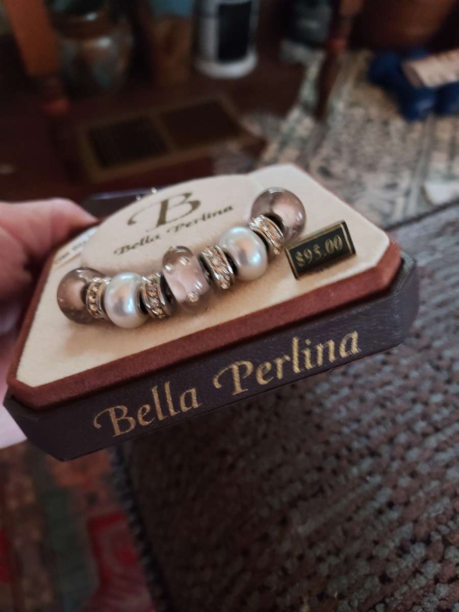 Bella perlina one size fits all c h arm bracelet