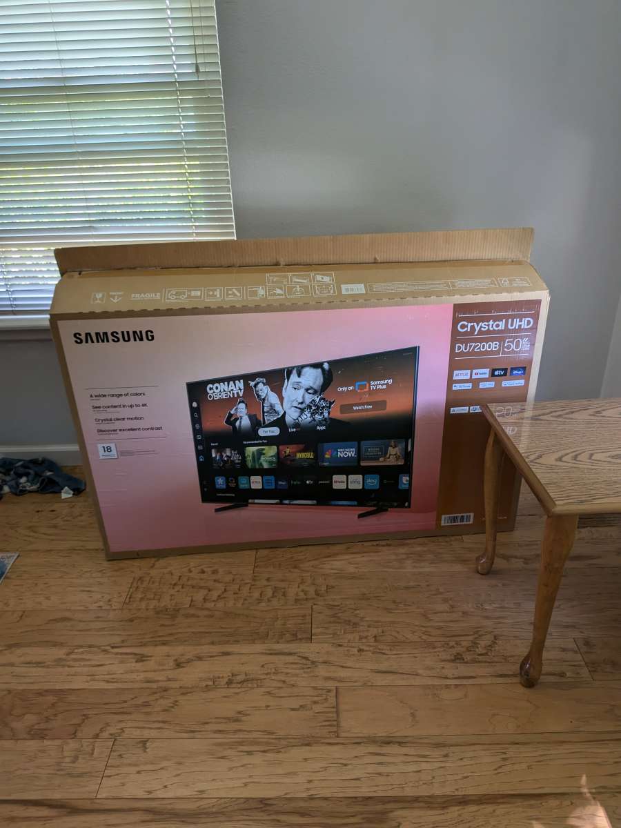 New 55 in Samsung TV with box and remote