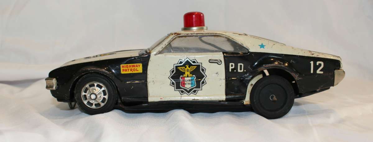 VINTAGE BANDAI HIGHWAY PATROL POLICE CAR TIN BATT