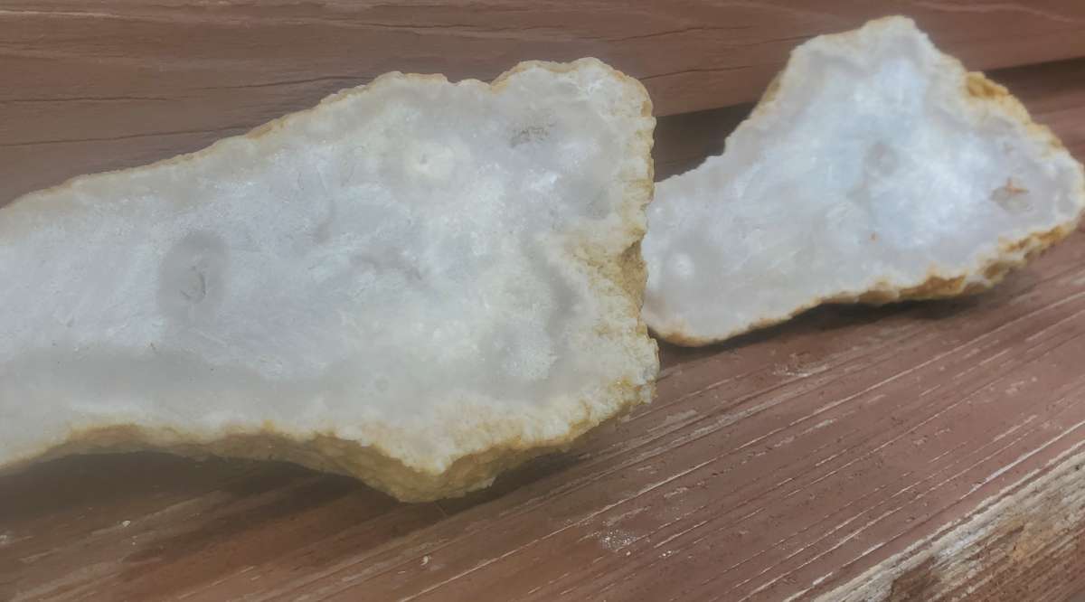 2 white quartz rocks