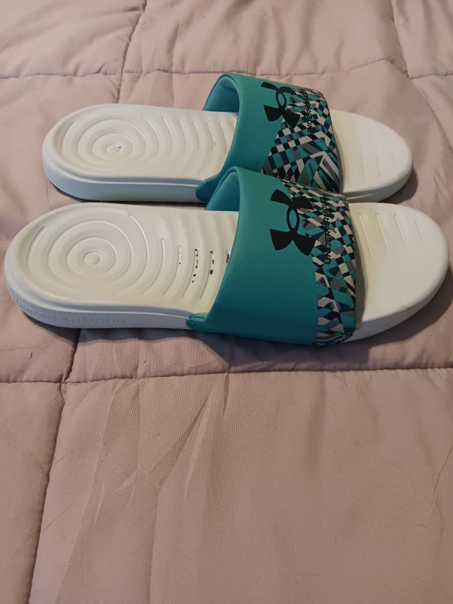 Under Armour Slides size 9 Womens