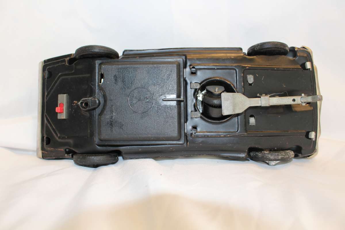 VINTAGE BANDAI HIGHWAY PATROL POLICE CAR TIN BATT