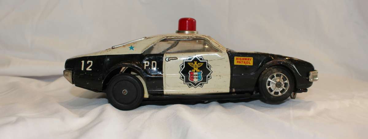VINTAGE BANDAI HIGHWAY PATROL POLICE CAR TIN BATT