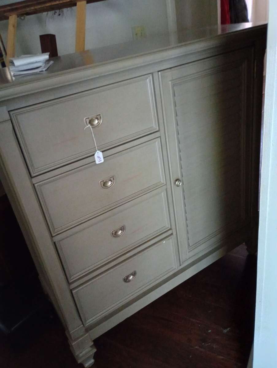 Bedroom dresser