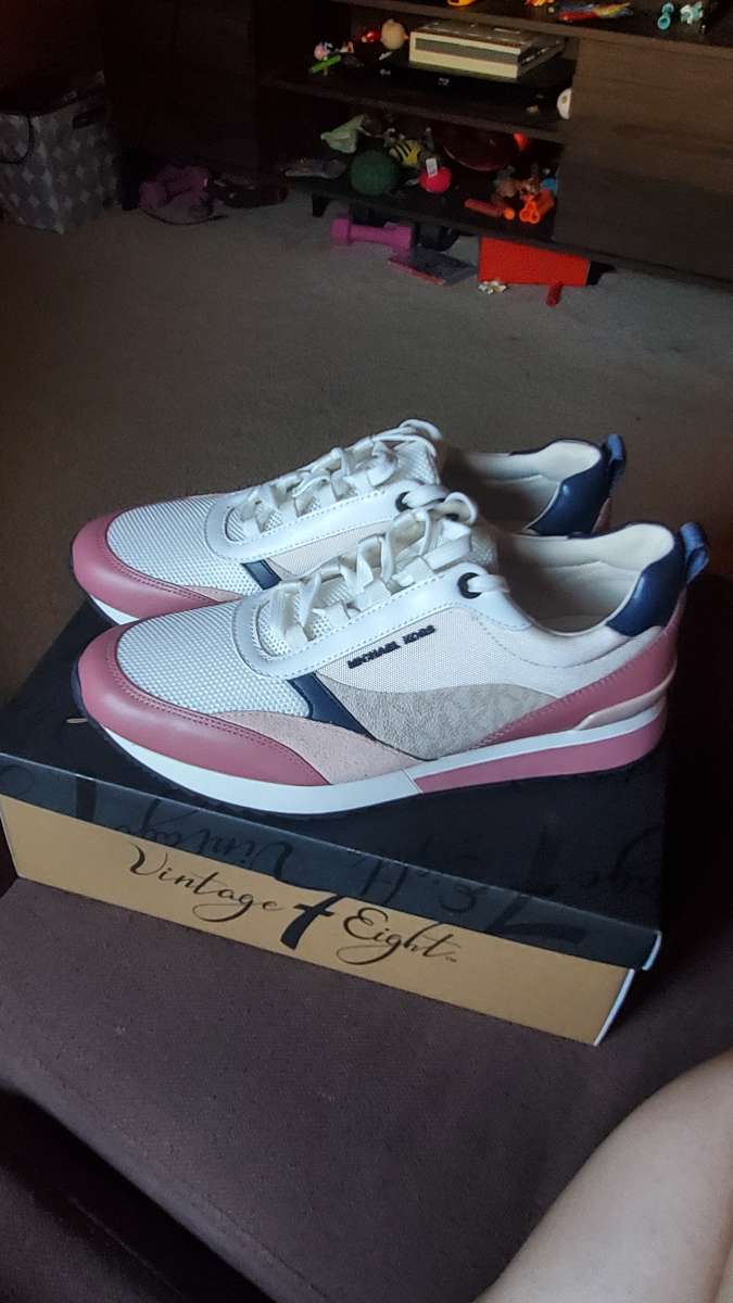 NEW Micheal Kors Womens Shoes size 9 JOLIET PICKUP ONLY