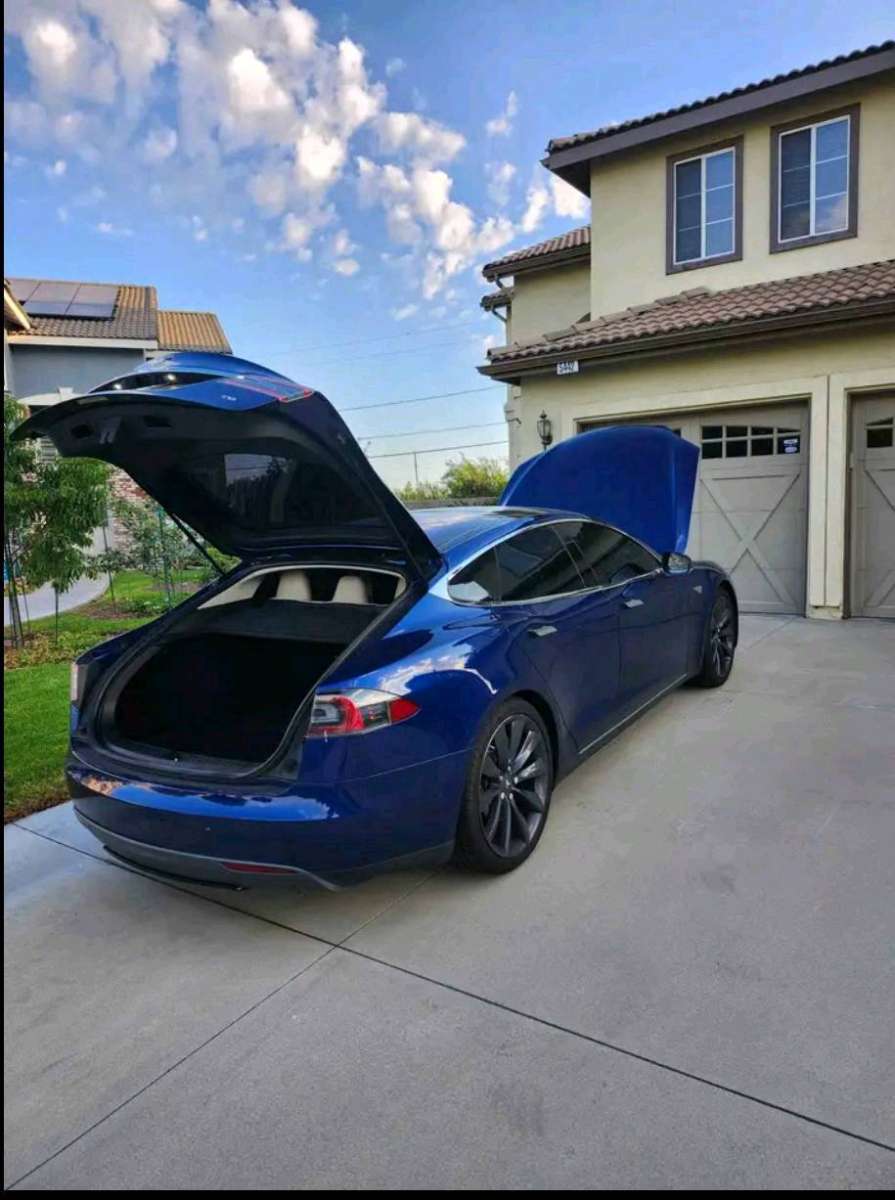 tesla model sedan 70D