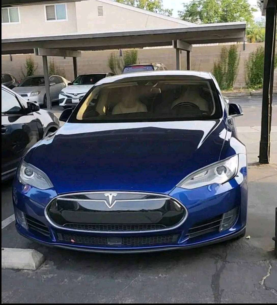 tesla model sedan 70D