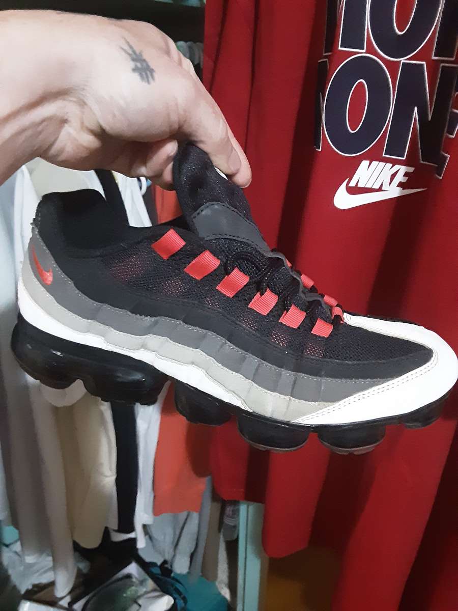NIKE VAPORMAX 95 SIZE 10 MENS