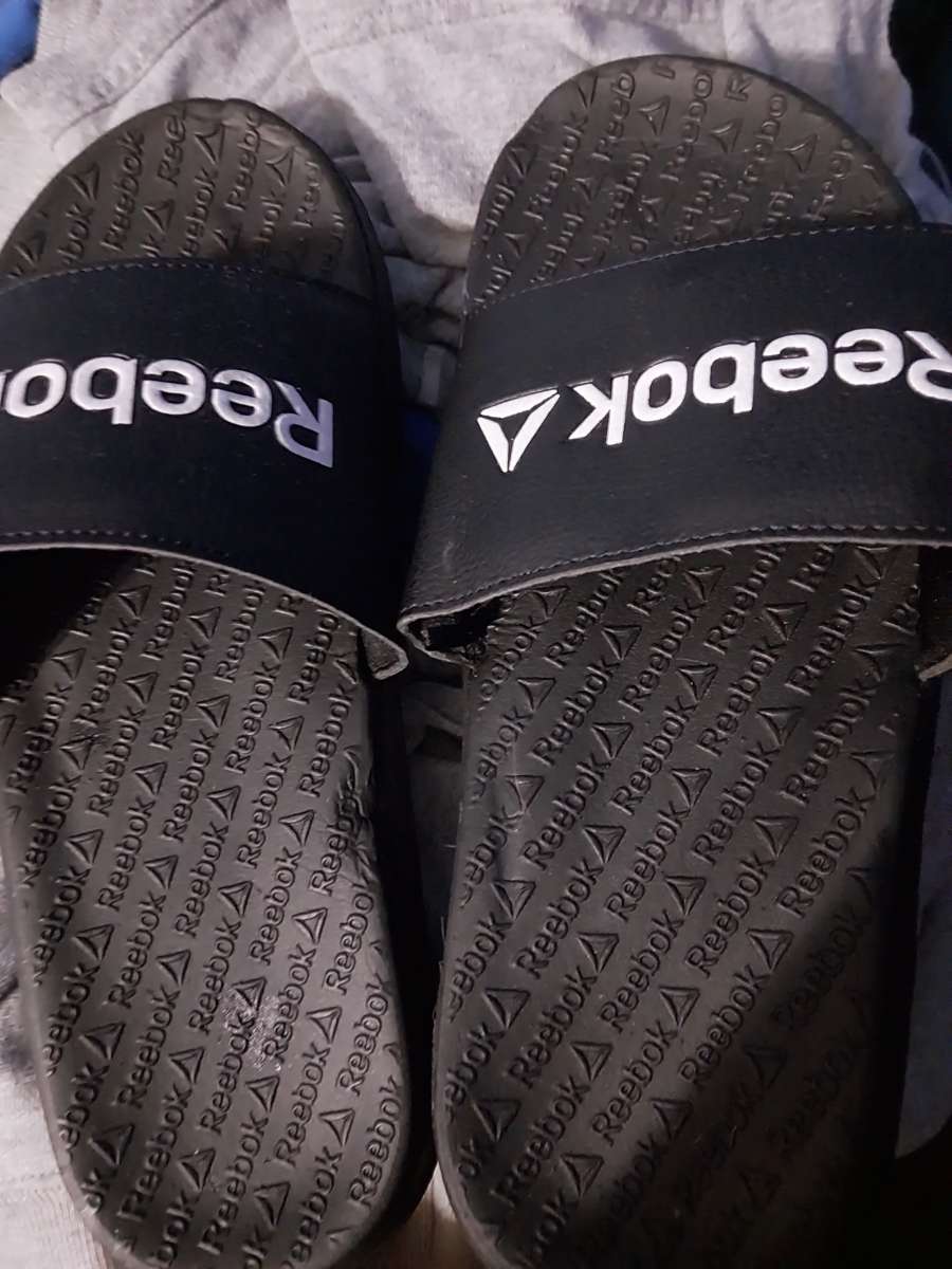 Reebok size 8 womens