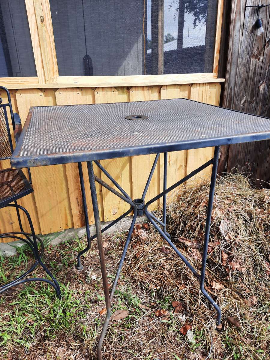Pretty pub style metal patio set