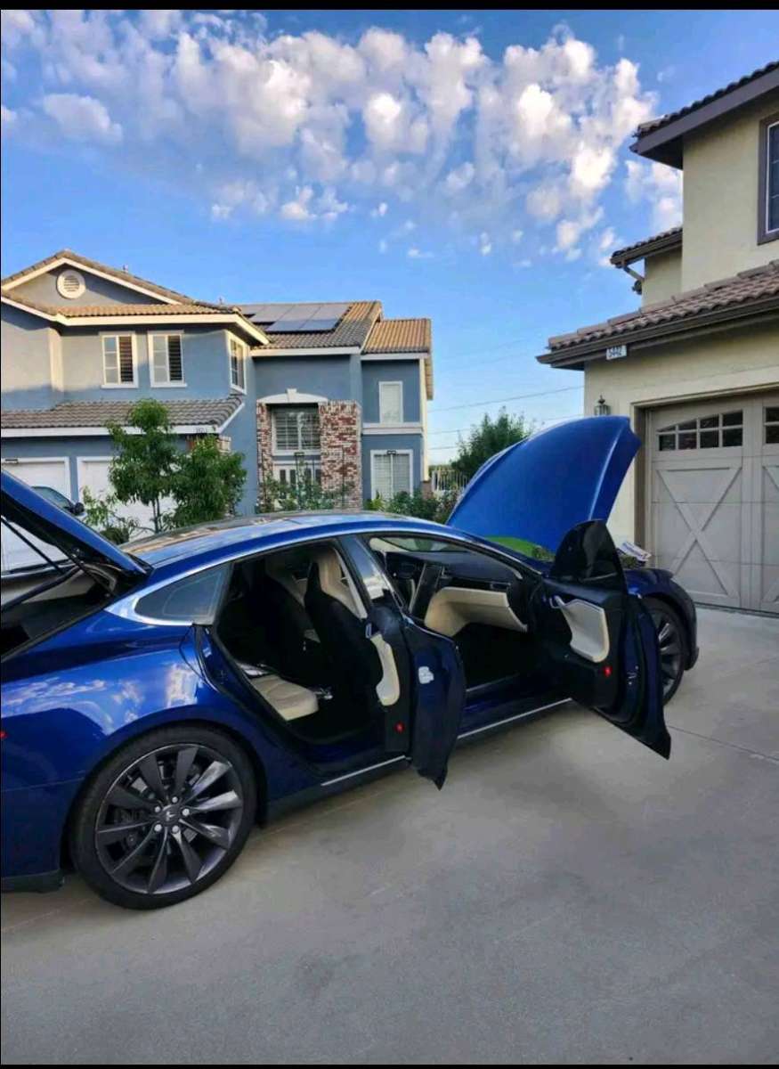tesla model sedan 70D