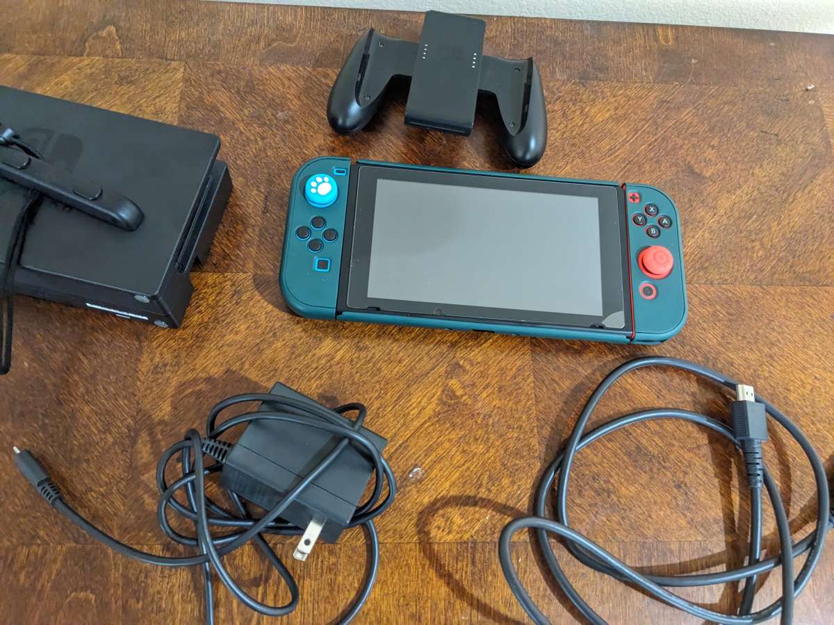 Barely Used Nintendo Switch w accessories Includes Fortnite