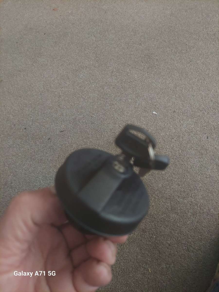 locking gas cap