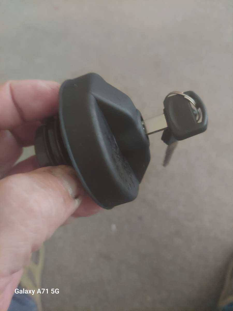 locking gas cap