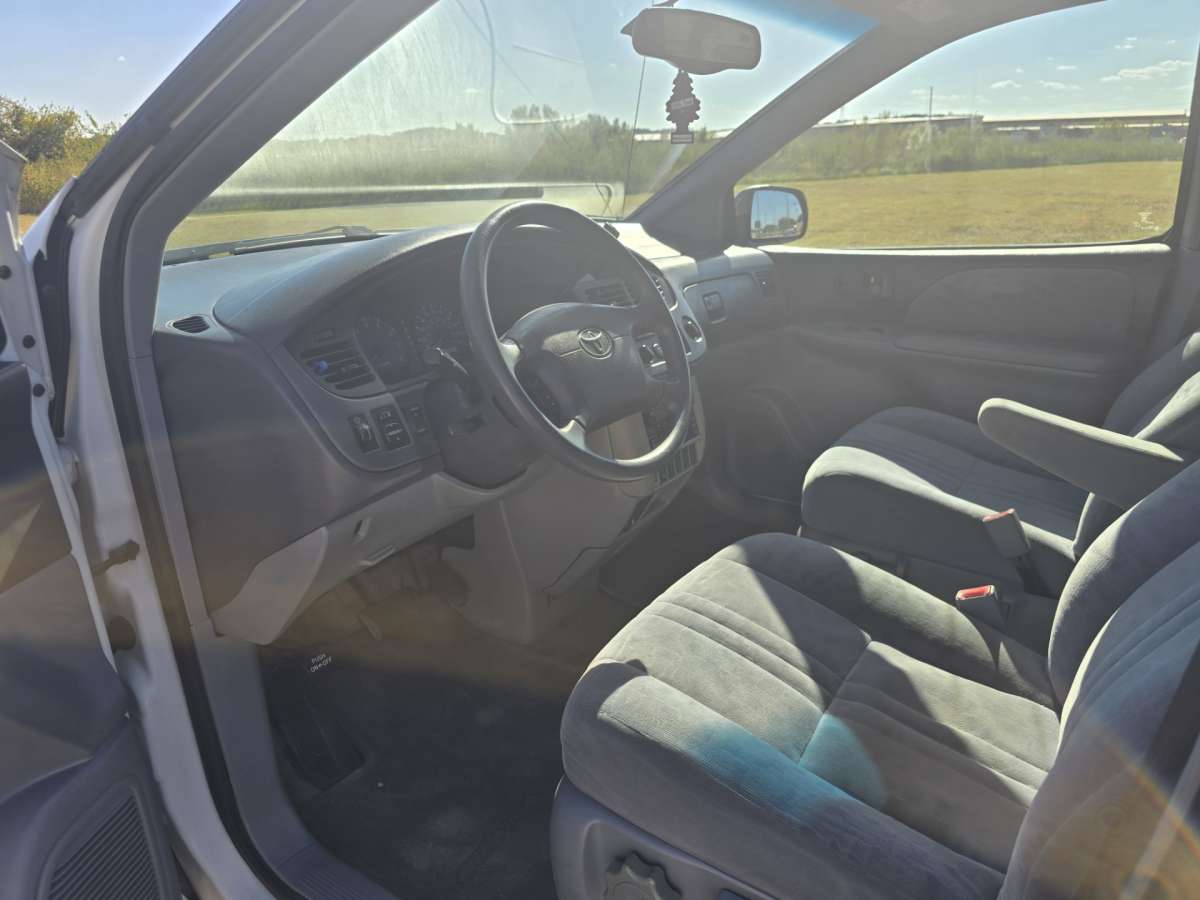 2001 Toyota Sienna LE