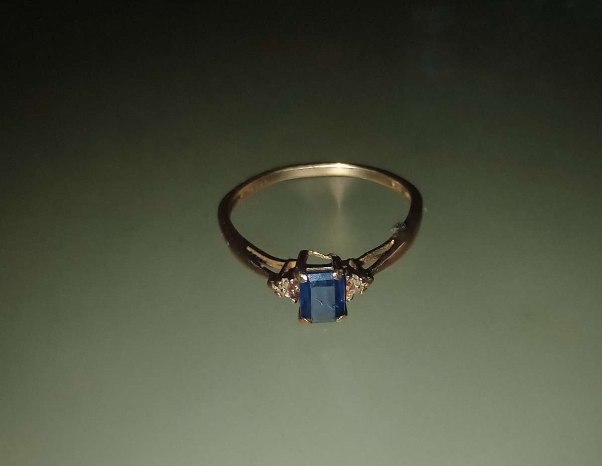 10 karat blue ring