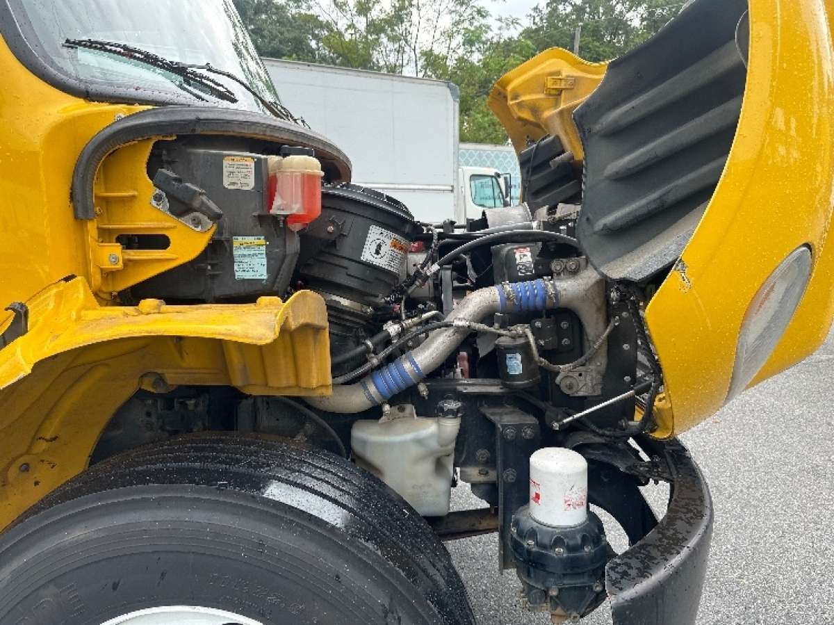 2016 Freightliner M2 Flatbed Truck