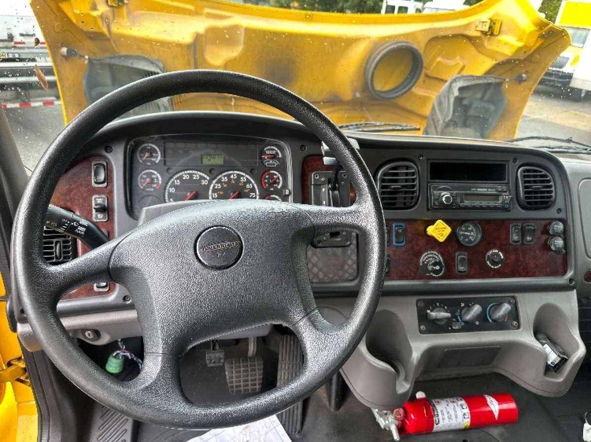 2016 Freightliner M2 Flatbed Truck