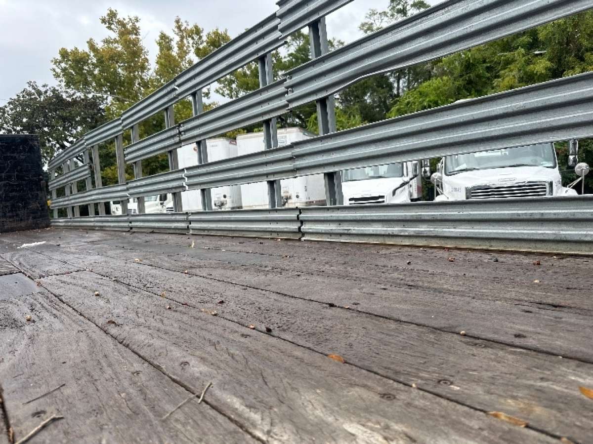 2016 Freightliner M2 Flatbed Truck