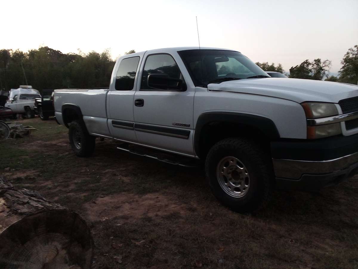 03 Chevy Silverado 2500  HD
