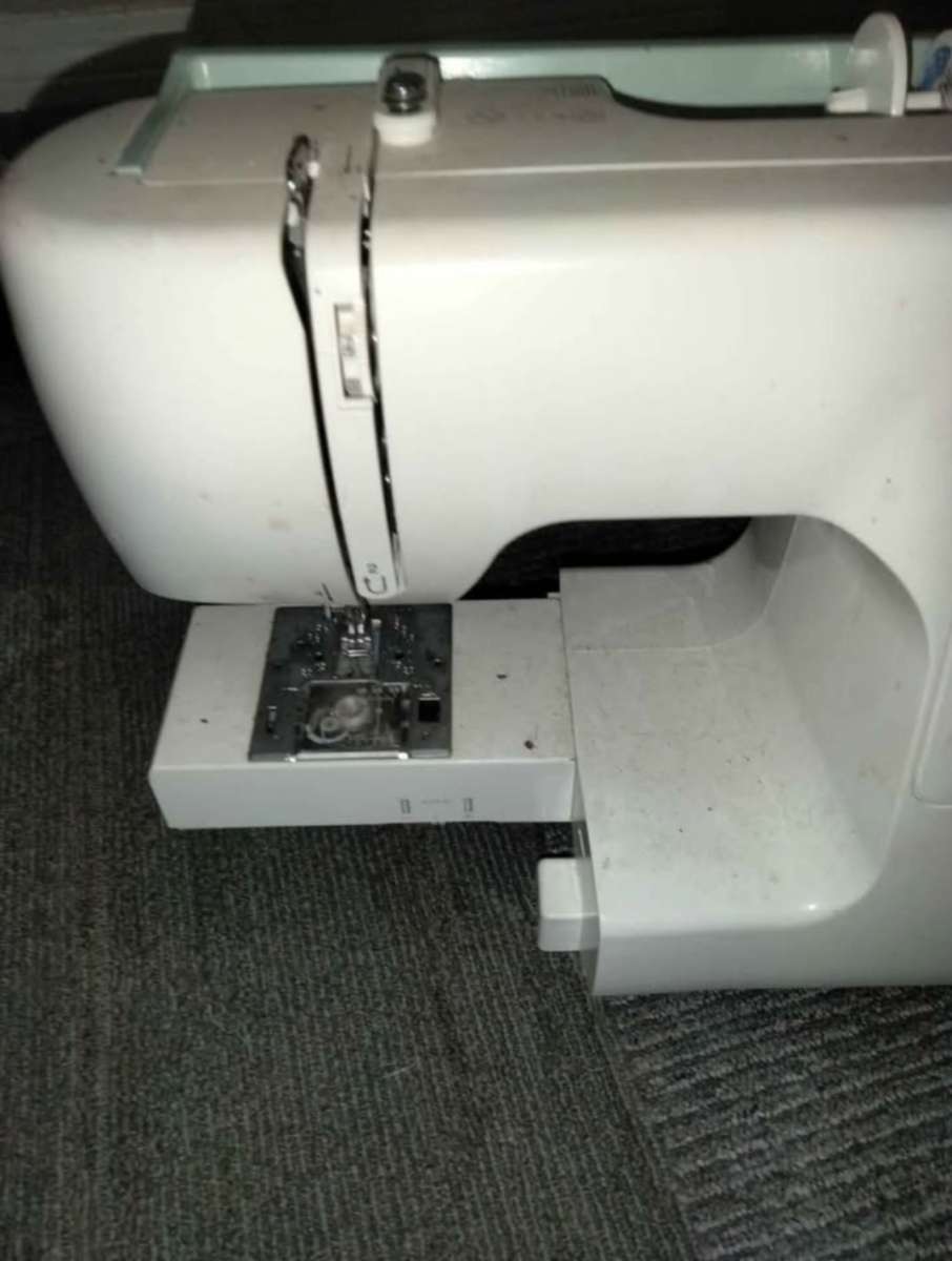 2 Sewing Machines