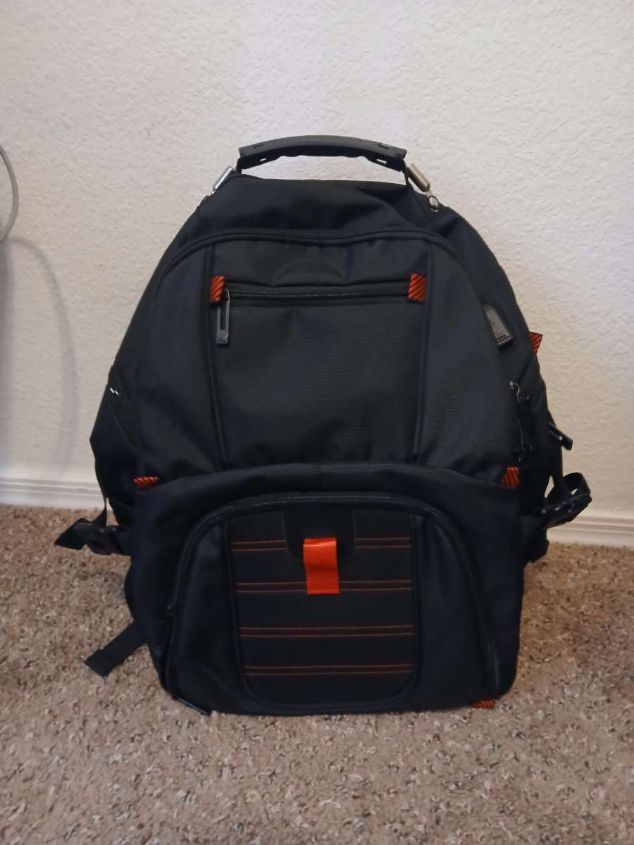 YOREPEK 18 4 LAPTOP BACKPACK W USB PORT