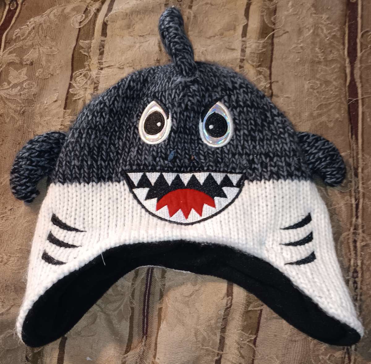 Boys shark beanie       H1
