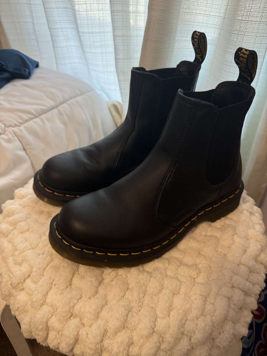 Dr Martens Chelsea Boots Black