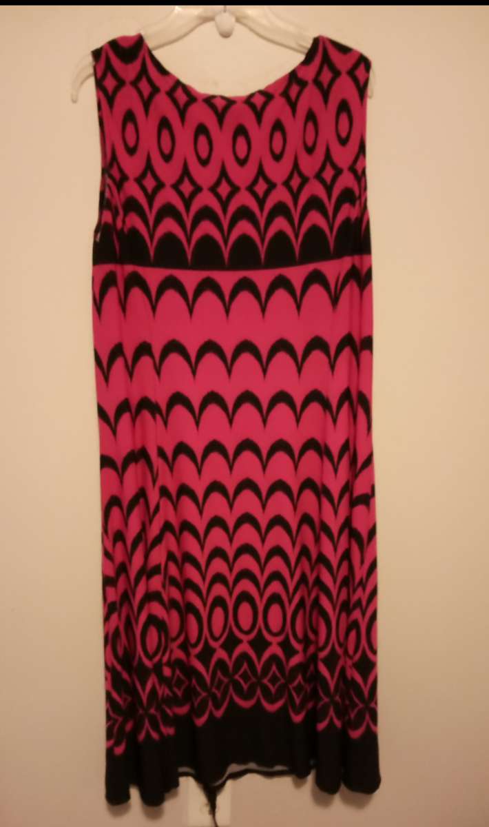 Womens Sleeveless 18 Wide Pullover V Neck Dress