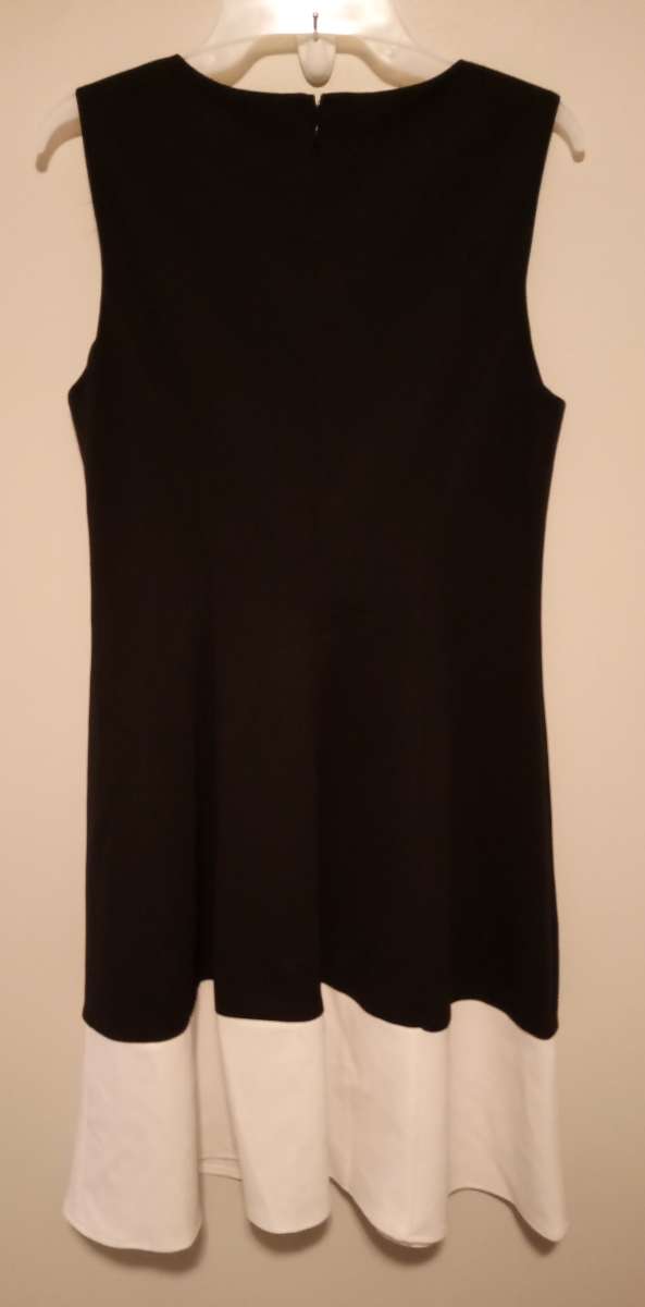 Liz Claiborne Size 8 Black Dress with White Bottom