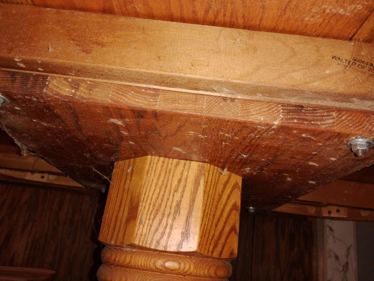 Amish table with 4 chairs