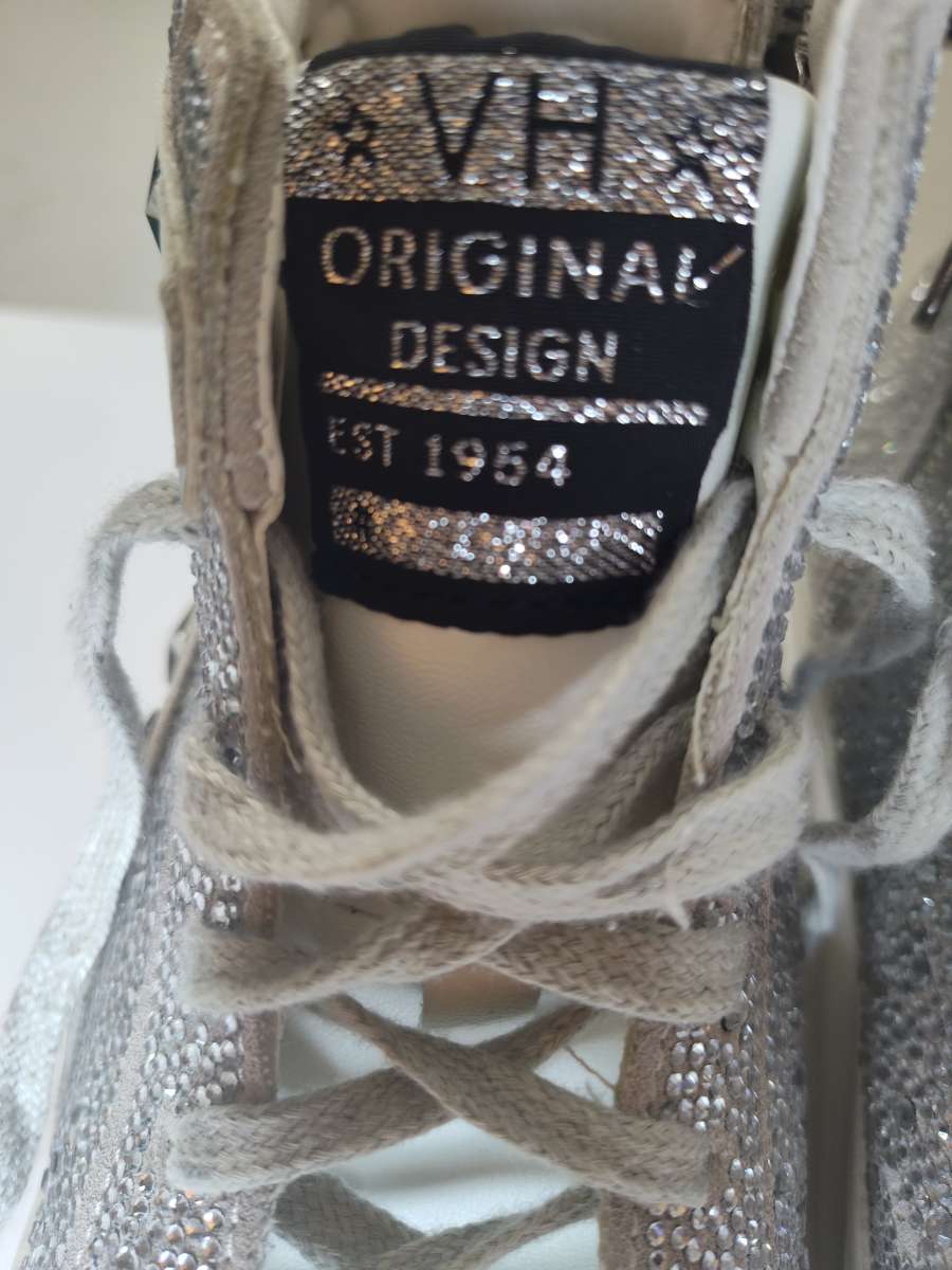 Bonitos tenis marca VH original design