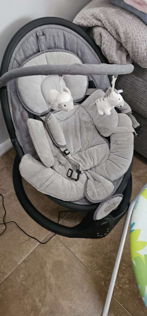 Electric baby swinger