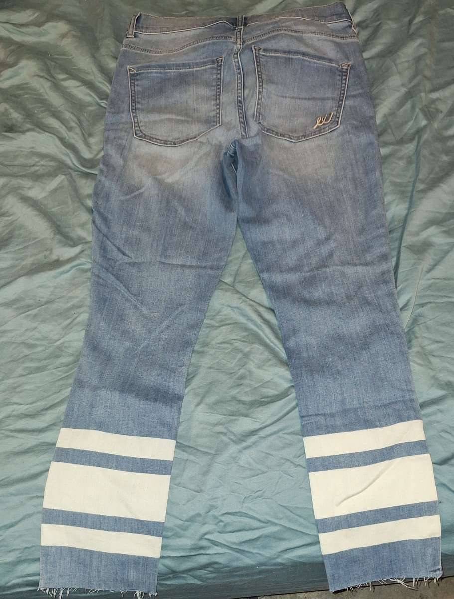 express Womens Size 8 cropped jeans